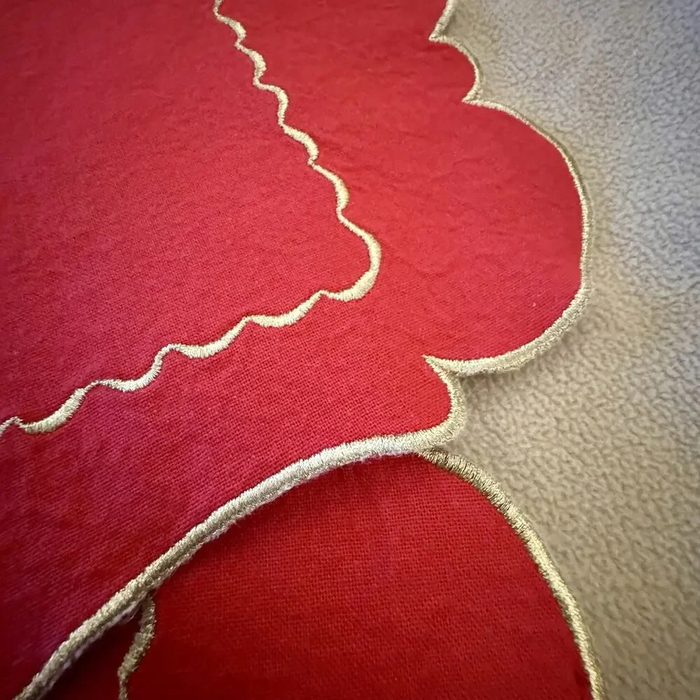 Caro Home Red Gold Scalloped Placemats Set of 2 Cotton Holiday Decor